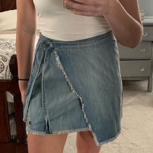 Size small Roxy jean skirt